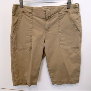 Vince Classic Short in Khaki Size 8
